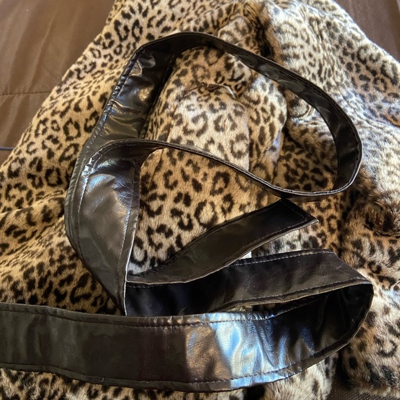 CALVIN KLEIN Super Soft Leopard Cheetah Print Faux Fur Coat - Picture 8 of 10